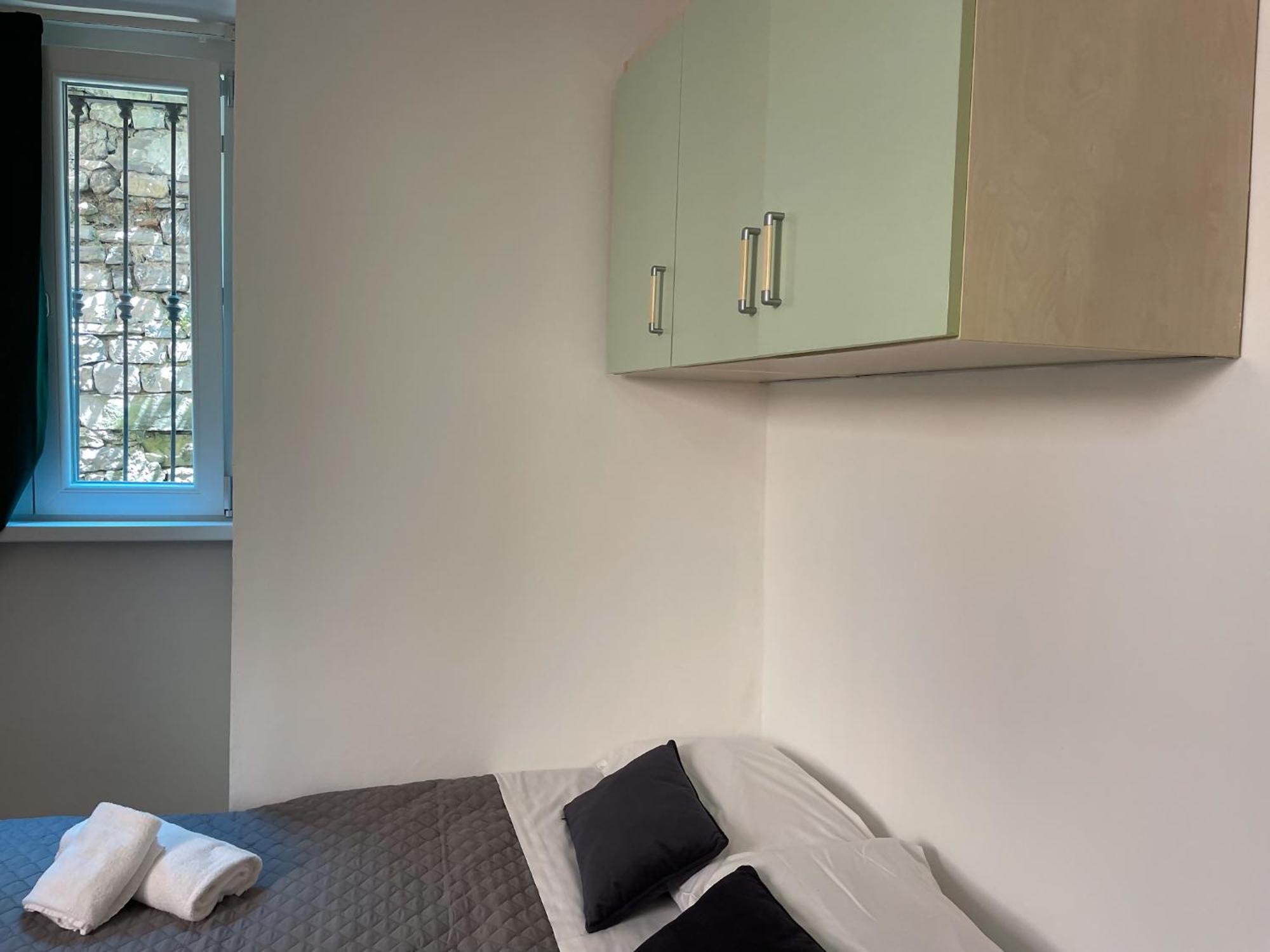 Roncati 7 Center Town Studio Apartments Беладжо Екстериор снимка