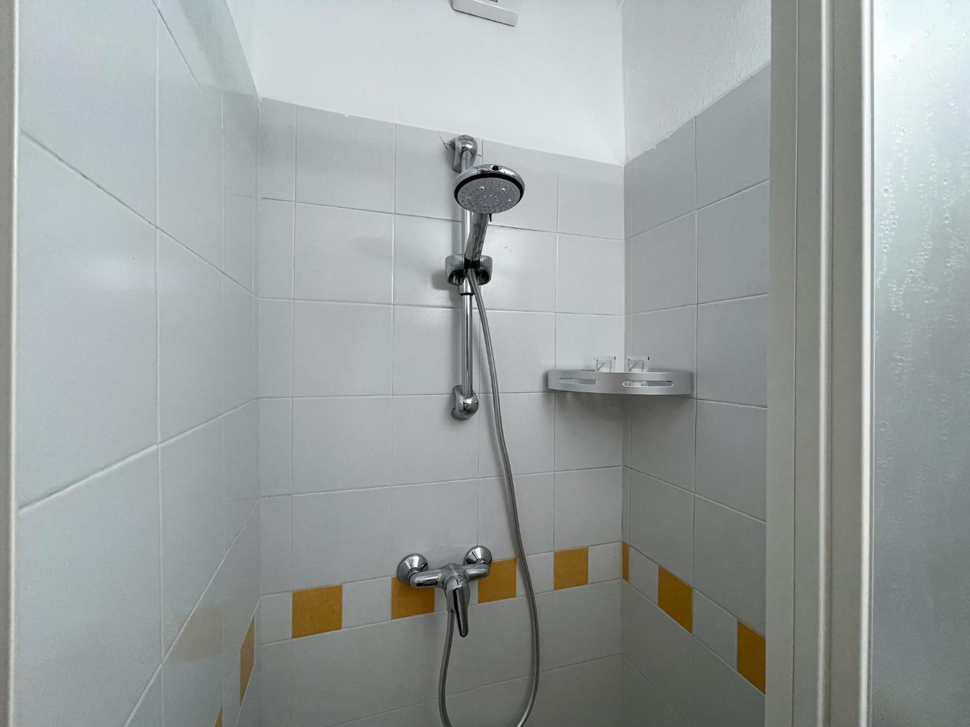 Roncati 7 Center Town Studio Apartments Беладжо Екстериор снимка