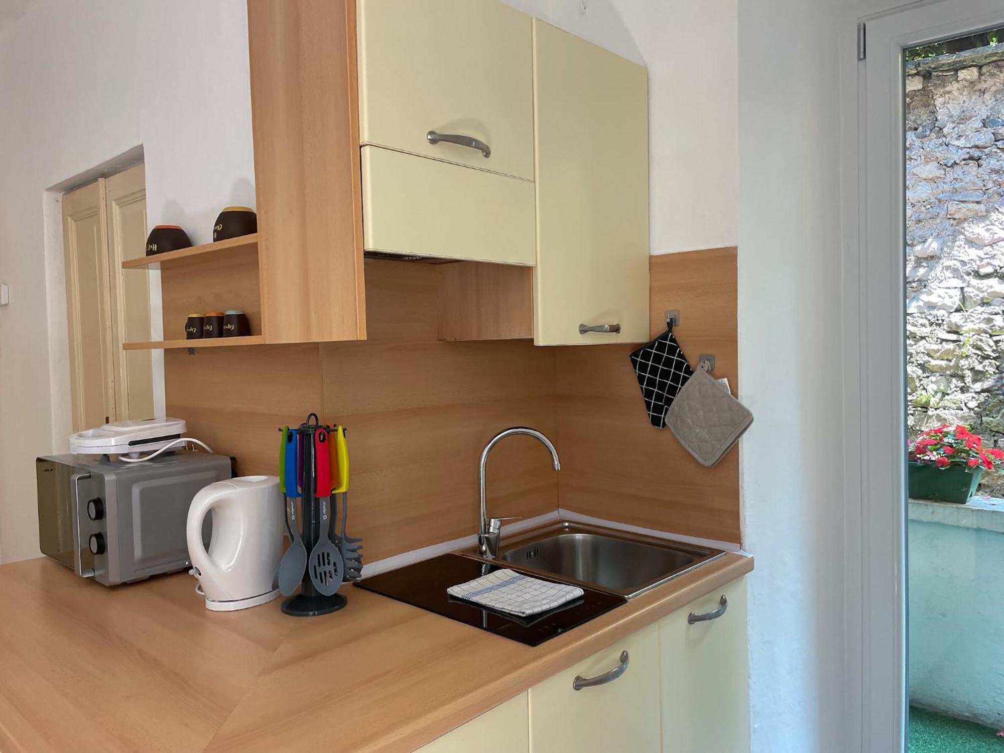 Roncati 7 Center Town Studio Apartments Беладжо Екстериор снимка