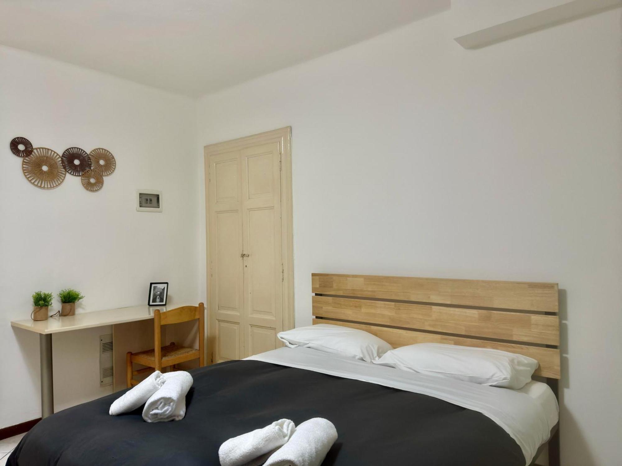 Roncati 7 Center Town Studio Apartments Беладжо Екстериор снимка
